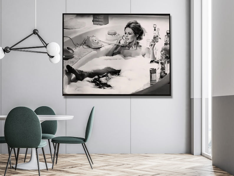 Wall Art 100cmx150cm Brigitte Bardot In the bath poster, Black Frame Canvas