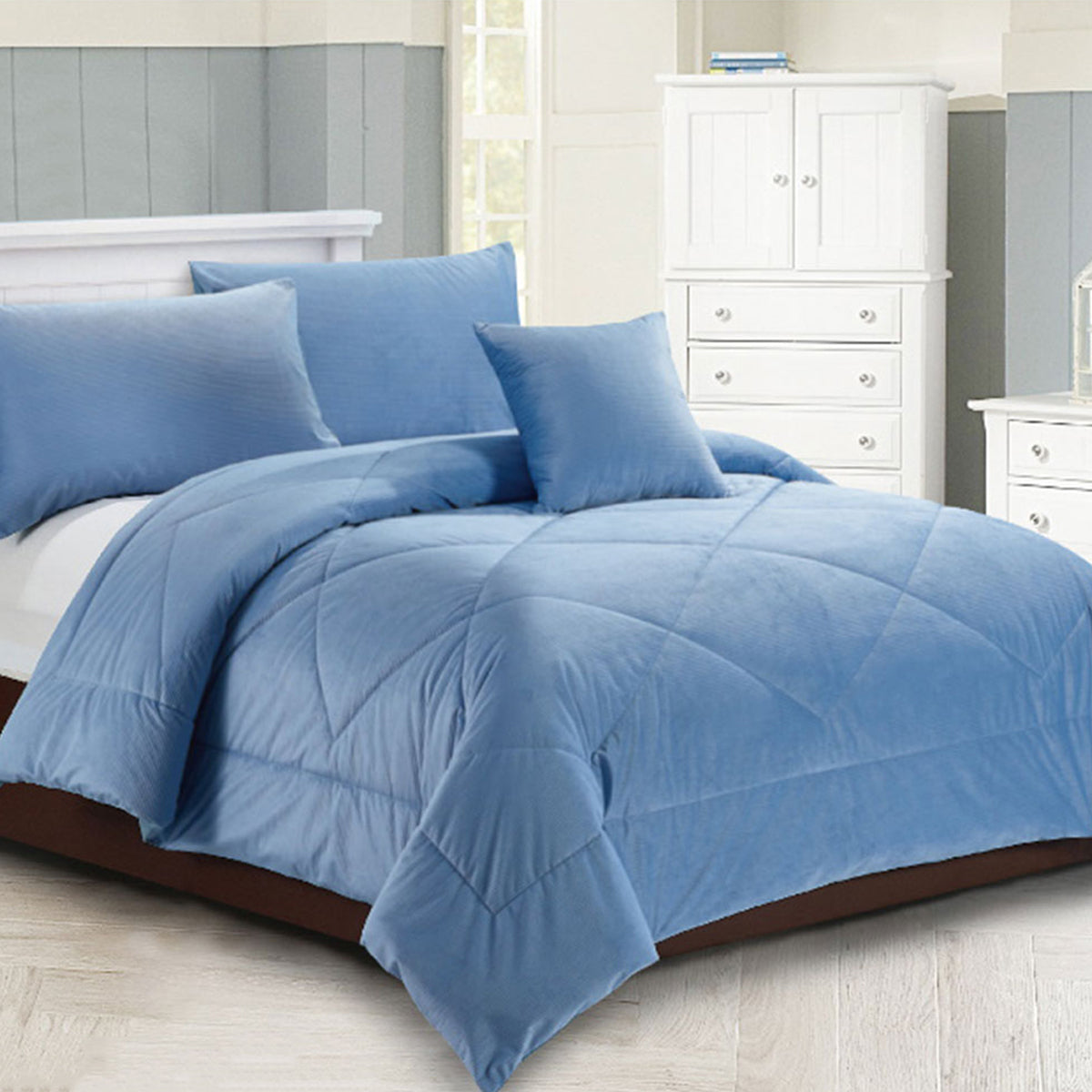 Georges Fine Linens Carrington Quilt / Comforter Set Chambray Blue King