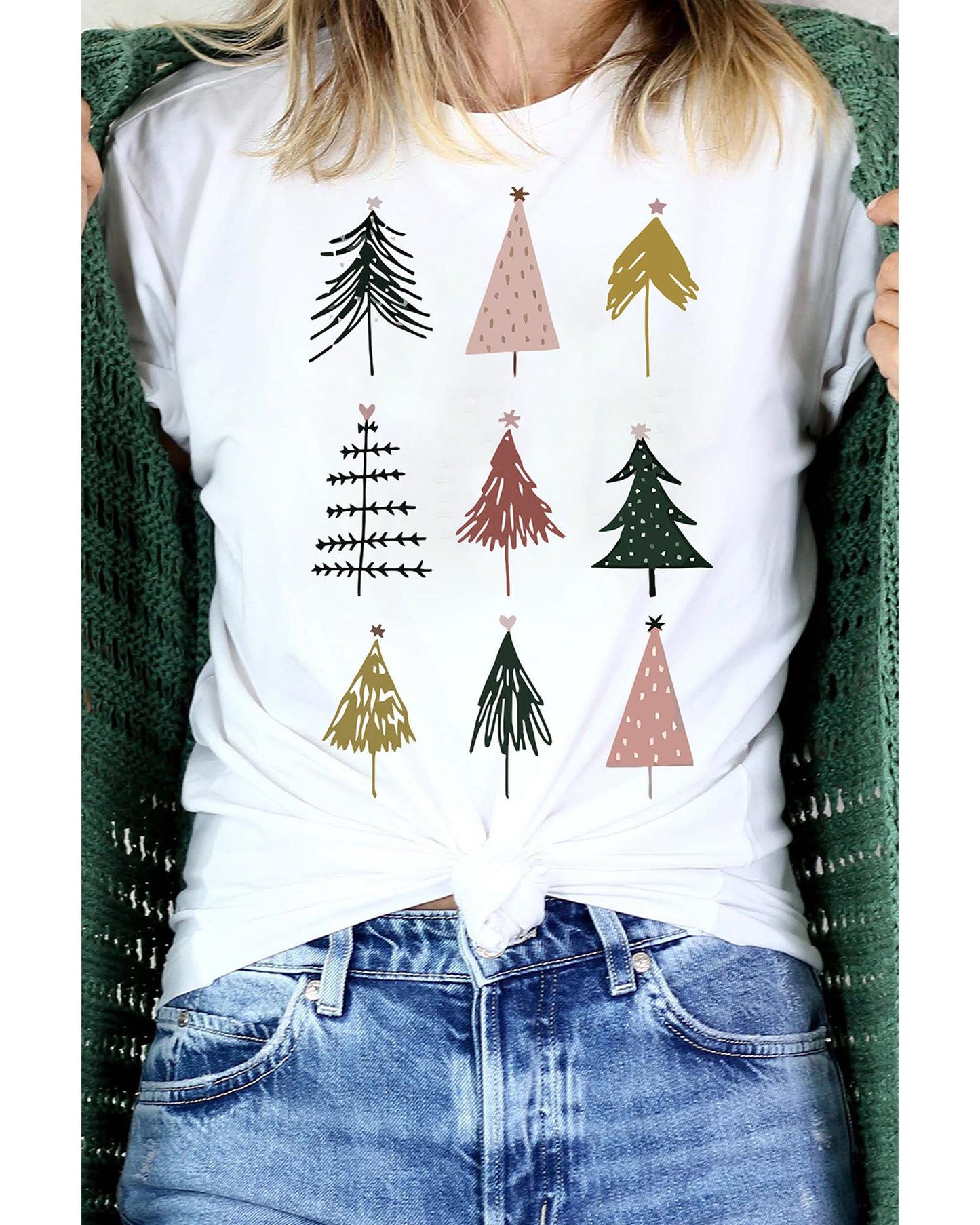 Azura Exchange Christmas Tree Graphic Tee - M