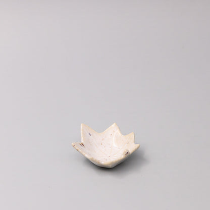 Sauce Dish Maple Leaf 6cm Ivory Fleck
