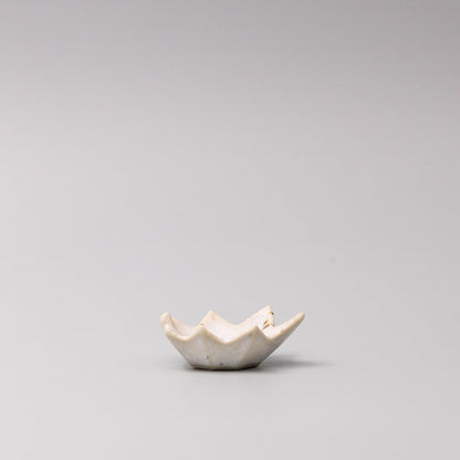 Sauce Dish Maple Leaf 6cm Ivory Fleck