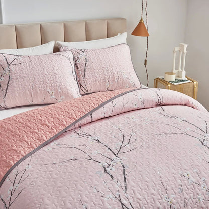 Versatile Quilted Coverlet and Pillowcases Set: Adapts to Every Season - Queen size