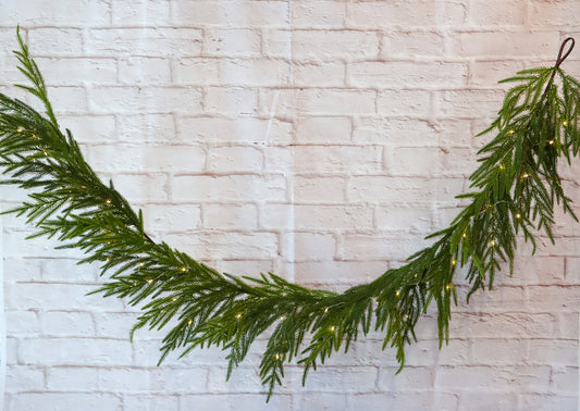 PINE GARLAND USB POWERED 183CM