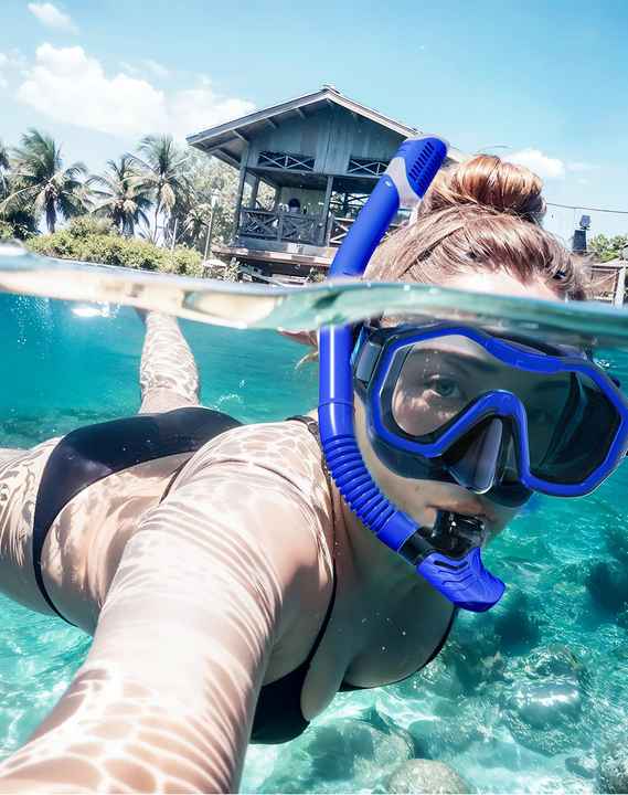 Black Professional Snorkeling Mask and Dry-Top Snorkel Set