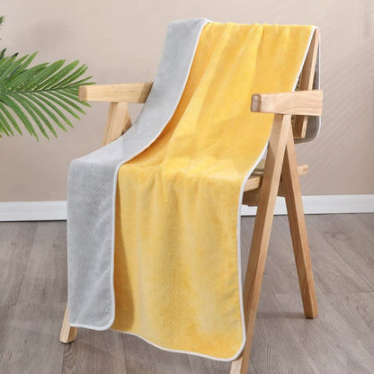 Yellow-gray Oversized Double-Sided Coral Fleece Bath Towel | Soft and Absorbent, Thick & Warm, 70x140cm