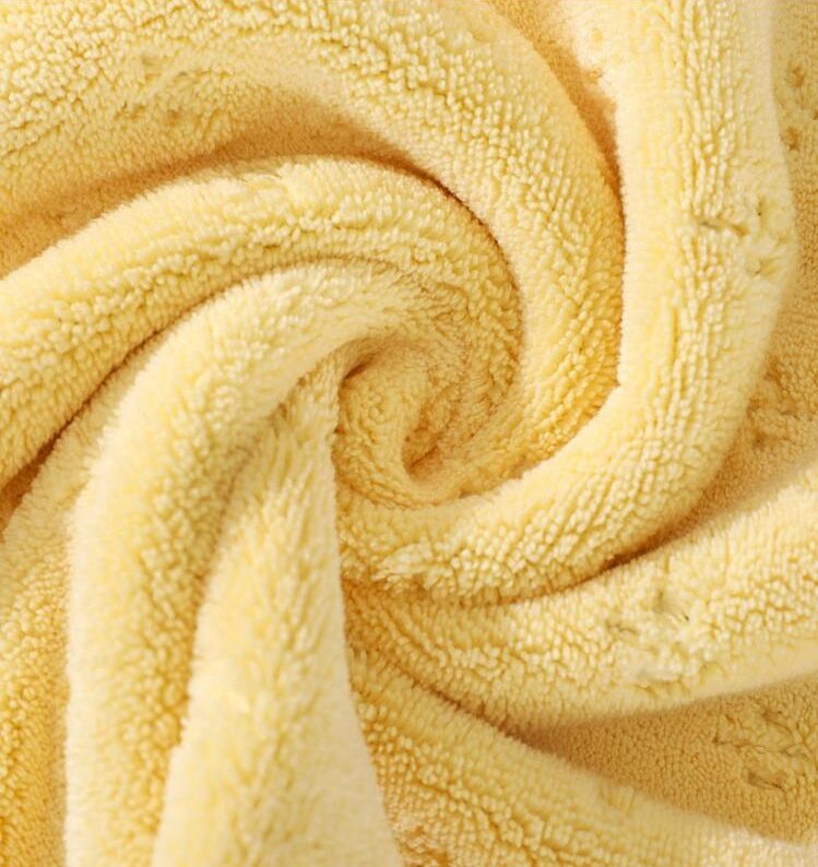 Yellow-gray Oversized Double-Sided Coral Fleece Bath Towel | Soft and Absorbent, Thick & Warm, 70x140cm